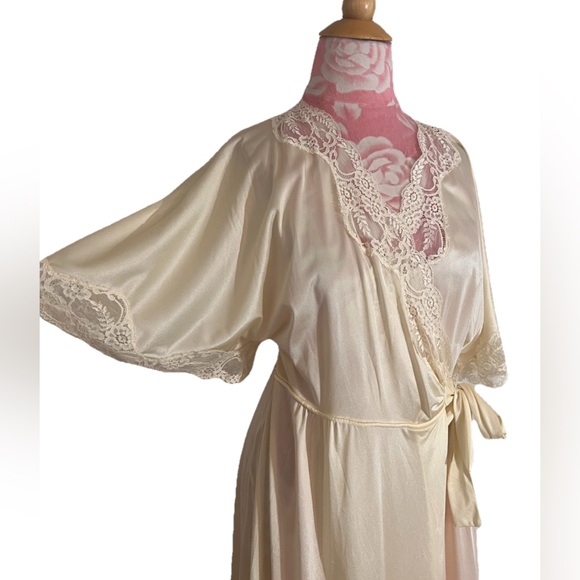Lily of France Other - 90s Lily Of France Lace Kimono Floral Robe Women's Size Medium Belted Vintage